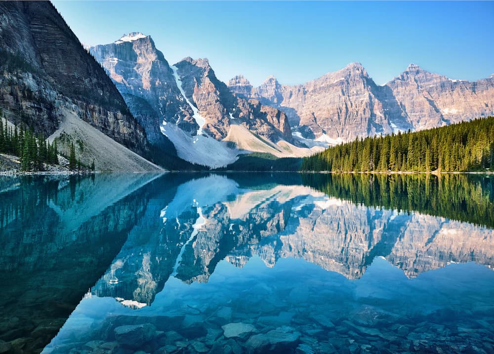 Turquoise lake and mountain peaks in Canada